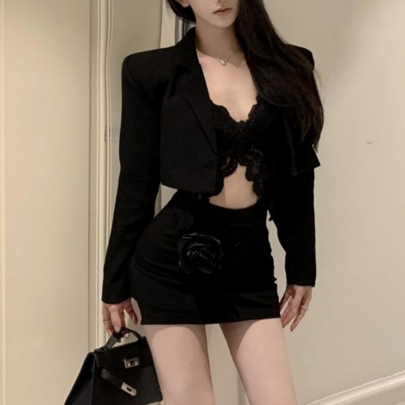 Blazer primaverile nero Bralet - Lace Bralette Set recensione e prezzo